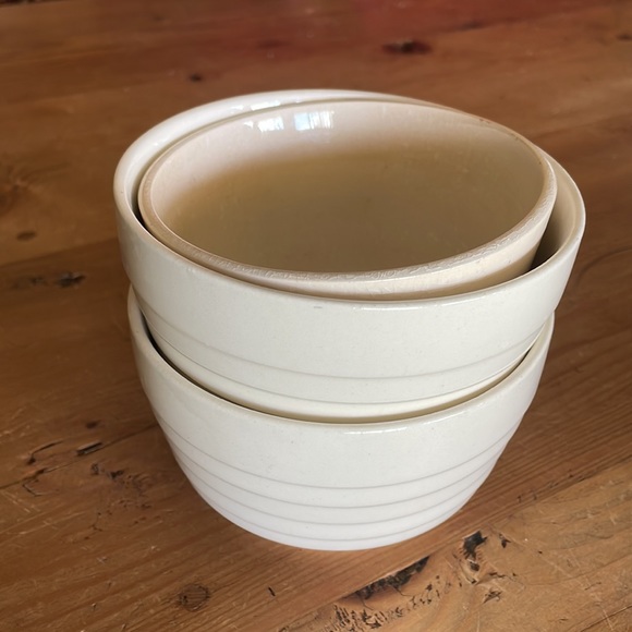 Three Vintage USA Pottery Bowls - Picture 10 of 11